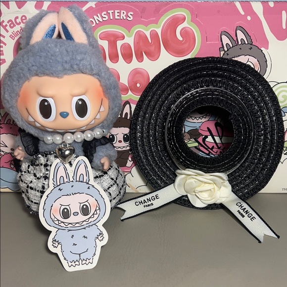 POP MART LABUBU Exciting Macaron Collection With Outfit (SEA SALT COCONUT) - Picture 12 of 17